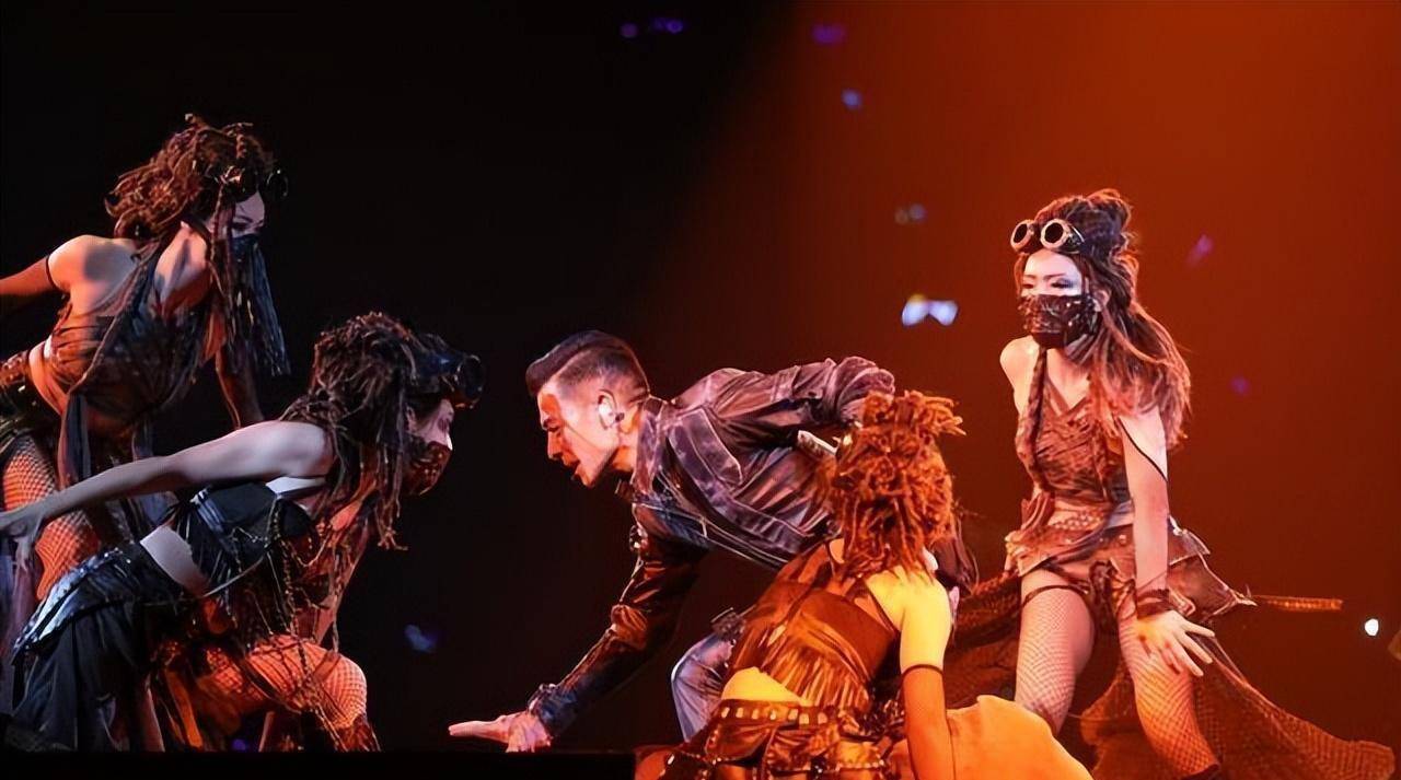 一生只给华仔伴舞,赖文慧陪了刘德华25年,眼睁睁看着他娶了别人_偶像