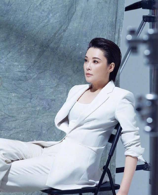 袁立80万收入全部捐出,落款某卫视,某卫视不脸红吗?