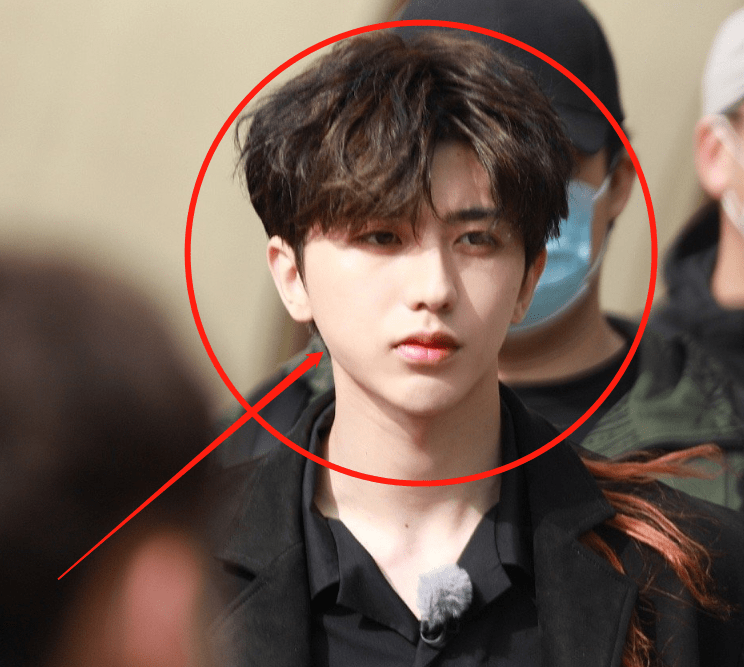 宋雨琦小鹿妆俏皮可爱,baby的造型却甜到我了_节目_陈飞宇_嘉宾