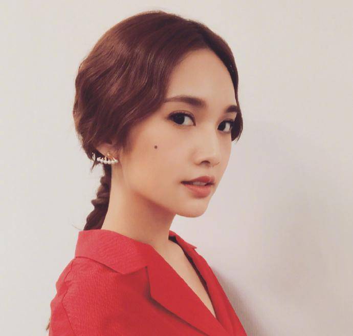小时候只觉得她土,十几年后终于明白,她才是"颜值常青藤"_杨丞琳_五官