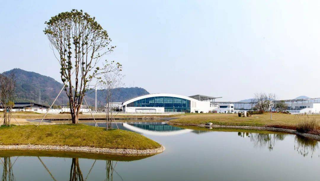 图为杭州亚运马术馆桐庐马术中心_草坪_场馆_马厩