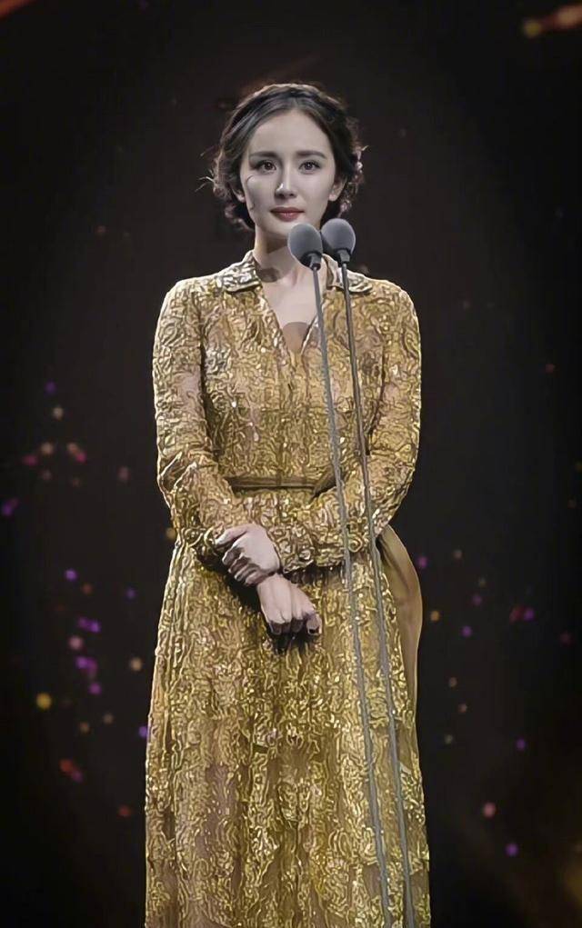 杨幂2014年金鹰旧照引热议,满目星辰的她知性而温婉_什么_对比_演技
