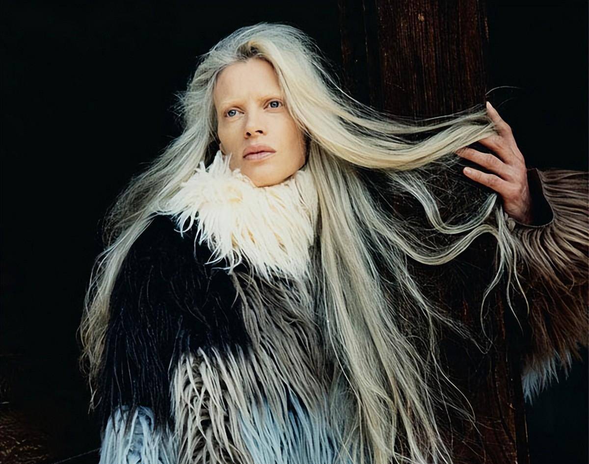 巴黎时装周"恶魔模特"落下,白发女巫金·卡戴珊认识巴黎_时装秀_时尚