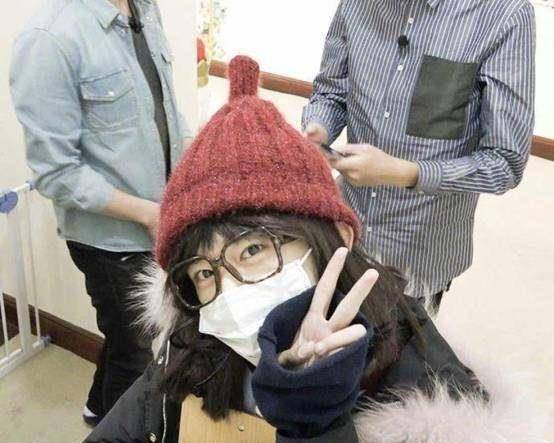 易烊千玺男扮女装好妩媚没人认出,王源比他更大尺度变成性感女神_头发