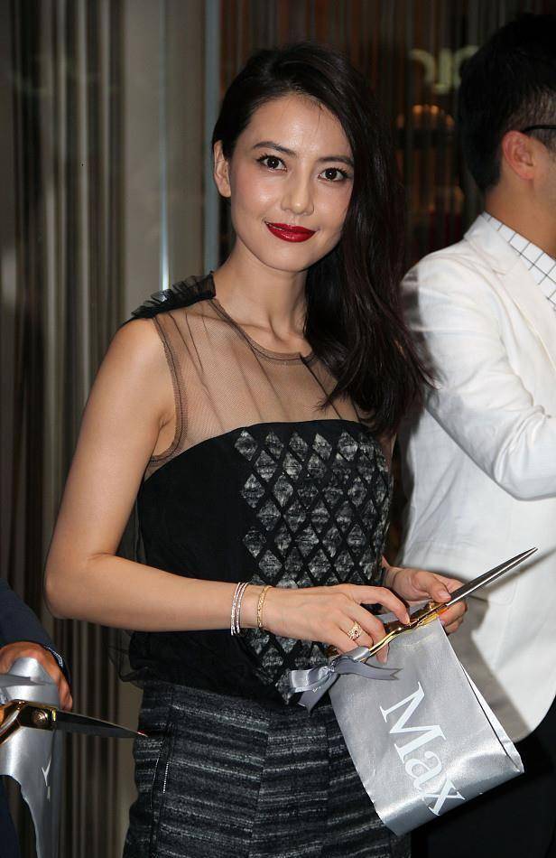 孙俪与高圆圆同框的时候有点差距,虽然都是骨感瘦,但气质却不同_时尚