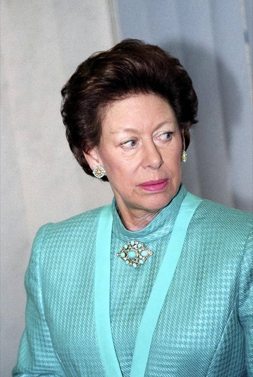 "温莎六美"之玛格丽特公主:曾比赫本美,一天60支烟毁了后半生_英国