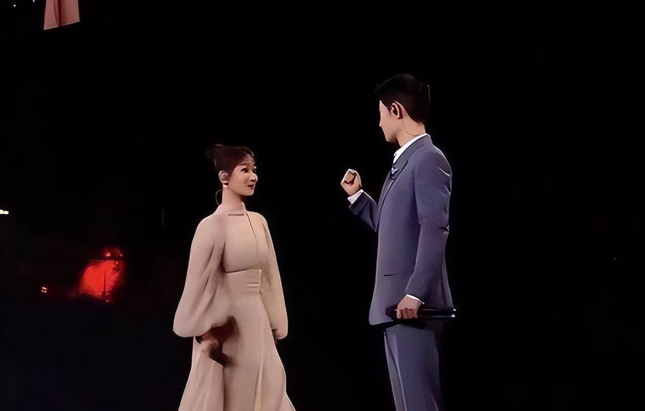 2019年的星光大赏本来主要是推出节目70,让肖战和杨紫唱自己的角色