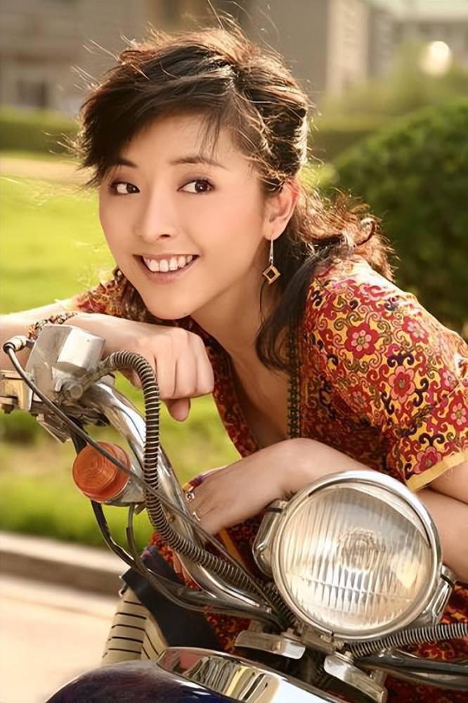 SEXINSEX famous popular star黄小蕾 她长得美，演技好，出道22年零绯闻，41岁翻红有夫有女幸福美满_手机搜狐网