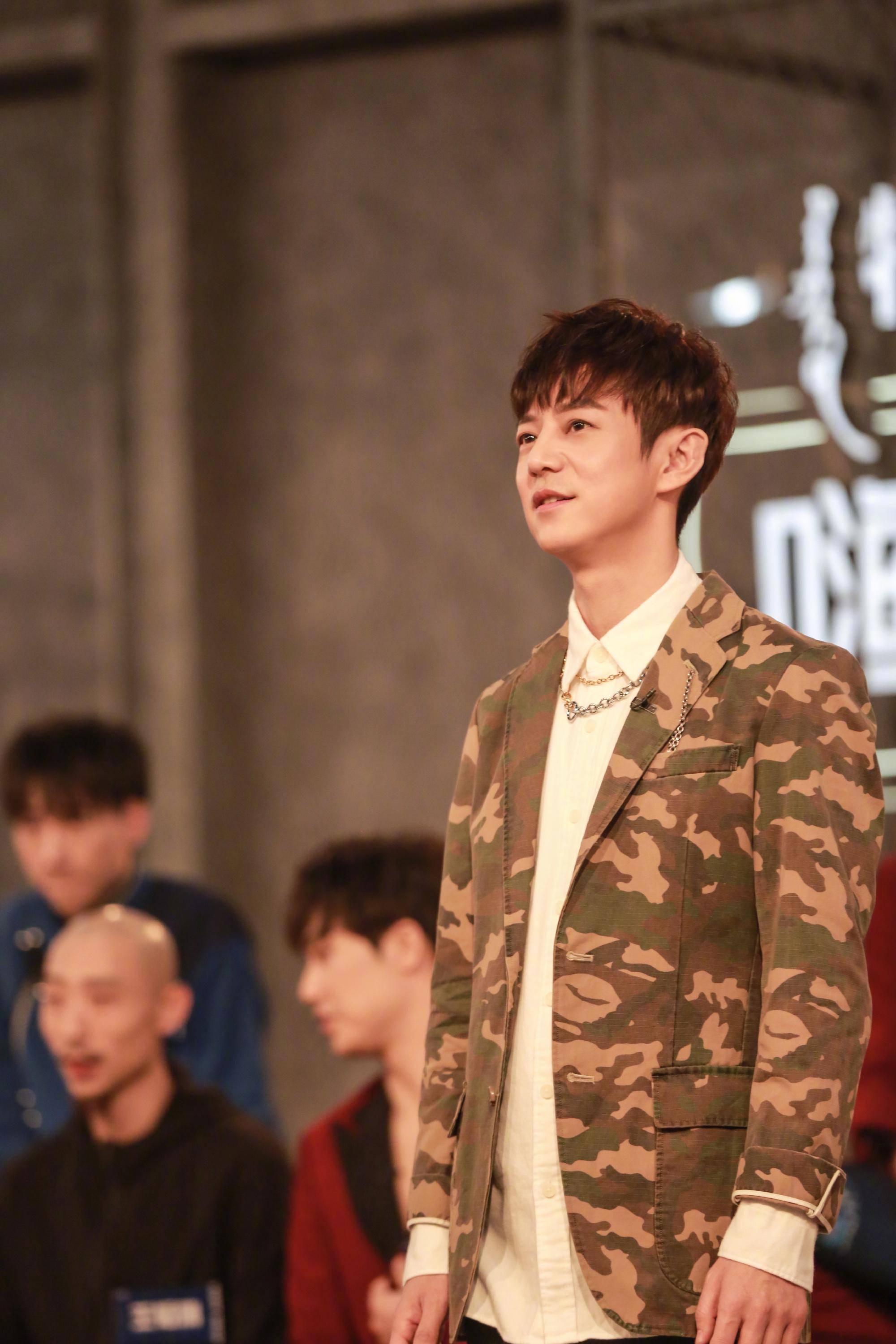 向往的生活新一季将开播,黄磊何炅搞怪合影,两人奉献表情包_休闲_中年