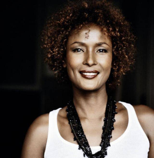 华莉丝_命运_女人