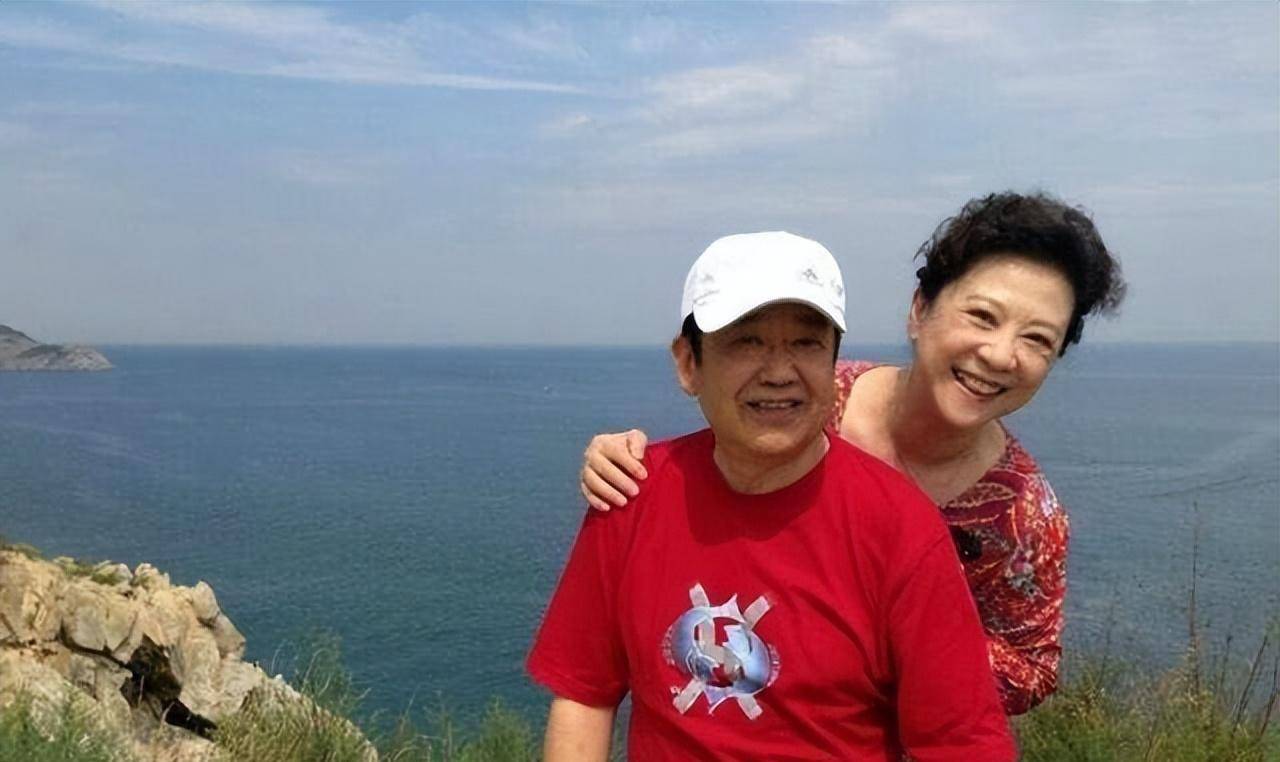 演员王馥荔:老公娶她被开除,如今儿子王骁成了夫妻俩的骄傲_王群为