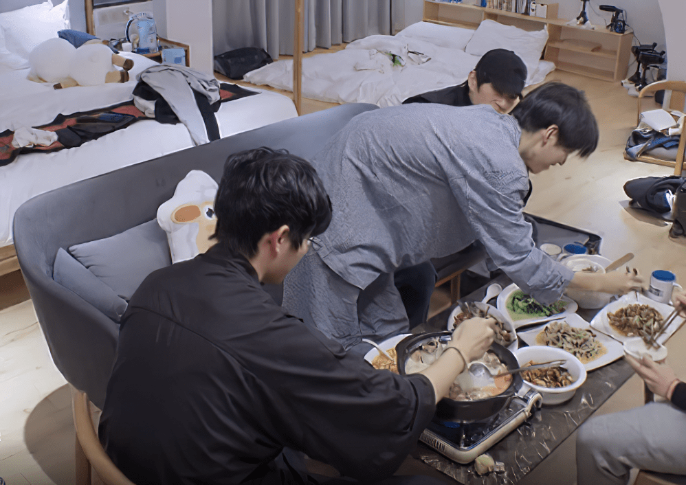 即便吃的多也不会胖,两人之间的关系比金大川好,王俊凯为了维护刘昊然