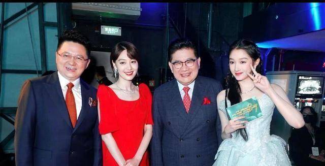 上海六主持人事件后,白玉兰颁奖礼主持人"集体翻船"_尤勇智_老曹_曹