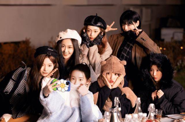 老板龙丹妮曾经捧红的团队火箭少女101也是硬糖少女303不断奋斗的目标