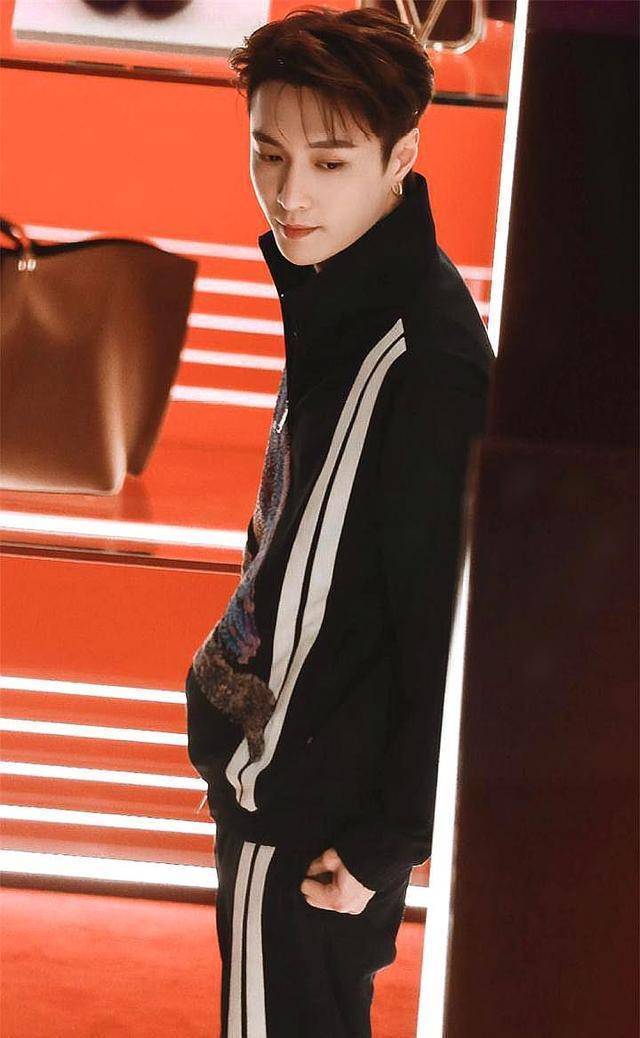 张艺兴带的学员是真的可爱,说他是板脸骗子,还催张艺兴快结婚!