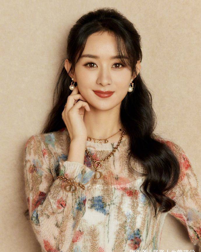 赵丽颖分手后首亮相:一身绿裙美得不可方物 我真的好吃她的颜_状态