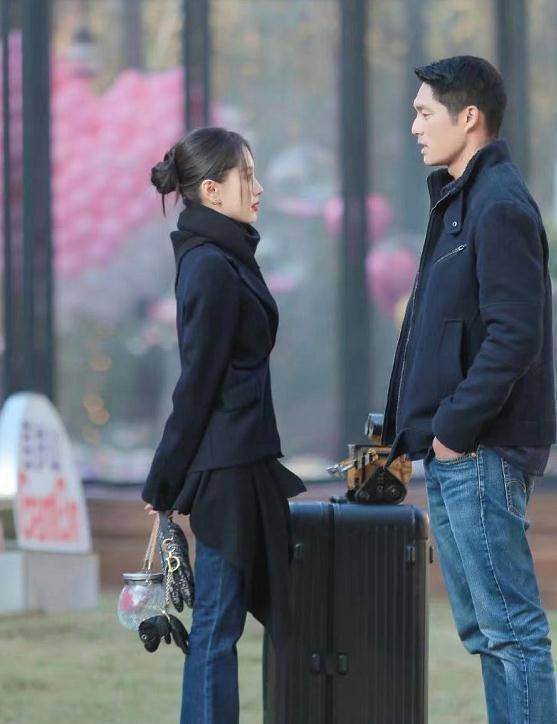 此外,在王大陆晒出的与王子文吴永恩的合照中,双手捧脸卖萌的王子文