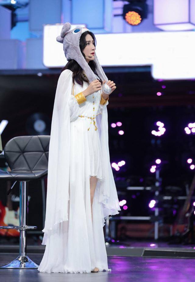 张杰晒一家四口合照!两女儿梳麻花辫超可爱,谢娜跳女团舞a到爆_黑色_