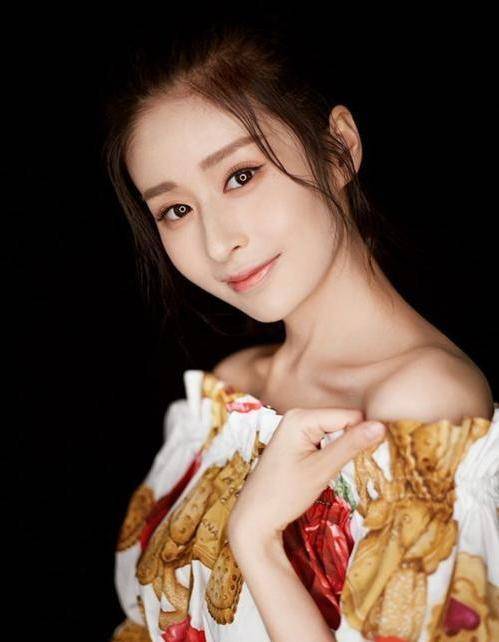 颖儿逆袭成美女,和李宗翰互叫原名太可爱,还送他迷你搓衣板_剧中_网友