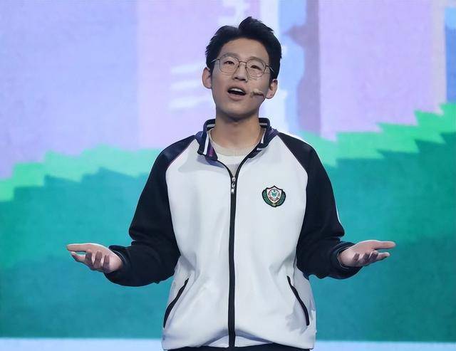 视频中的主人公名叫张锡峰,就读于河北衡水中学,据悉当时他正在参加