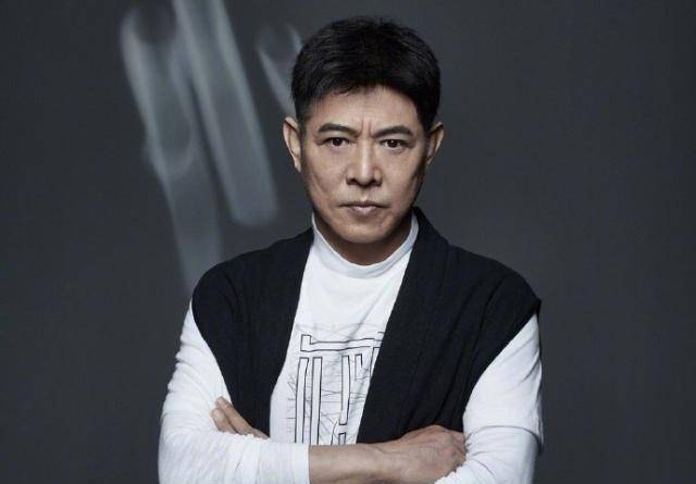 最近被疾病困扰的李连杰怎么样了?_电影_会演_都会