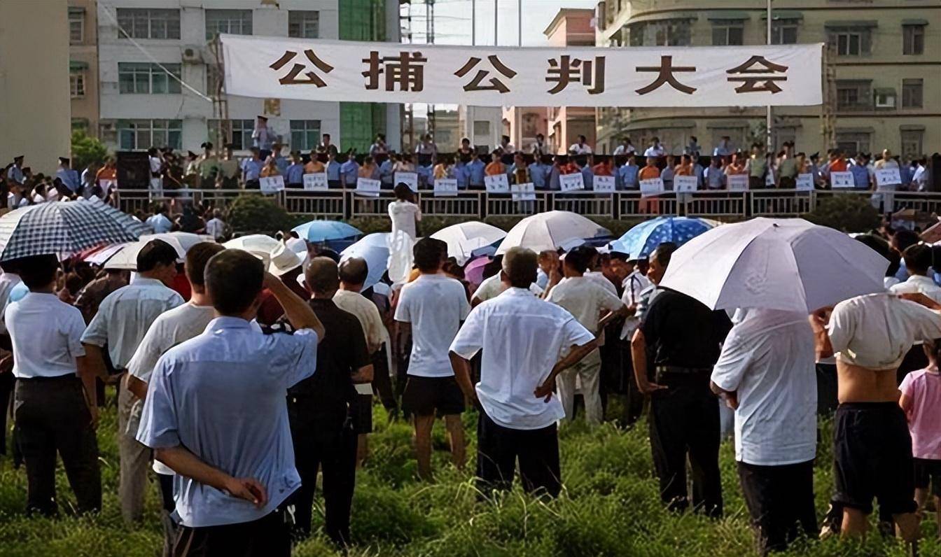 佤邦公审大会真实记录,杀人团伙被判死刑,围观群众拍手叫好_缅甸_王