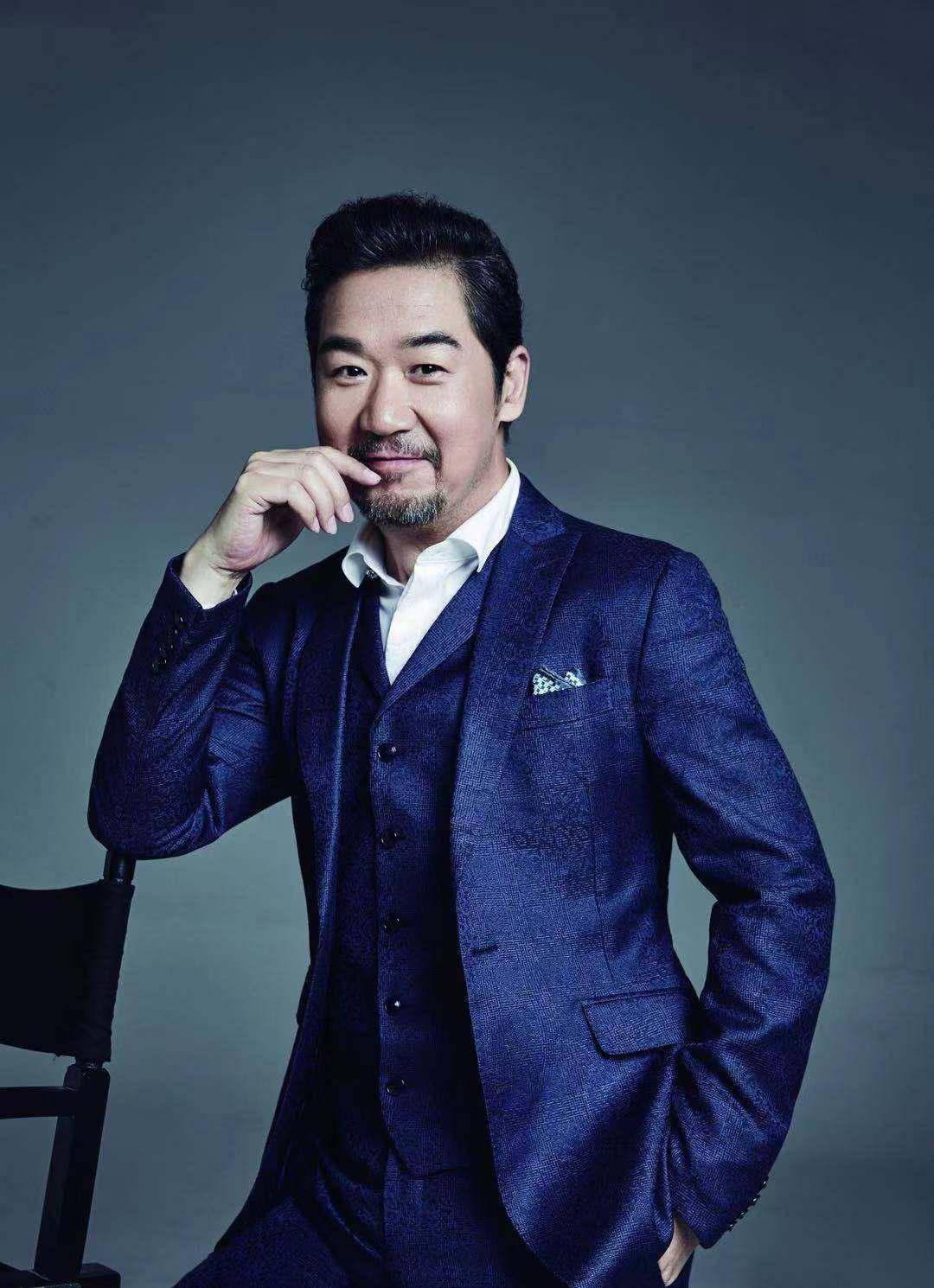 张国立曝屠洪刚吃夜宵被打,对他说了一句话,张国立给气乐了_因为_片酬