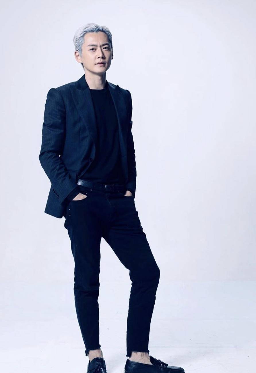 张振朗牺牲曼妙的身材在剧中破格出演,成为拼命三郎,照片中虽然张振朗