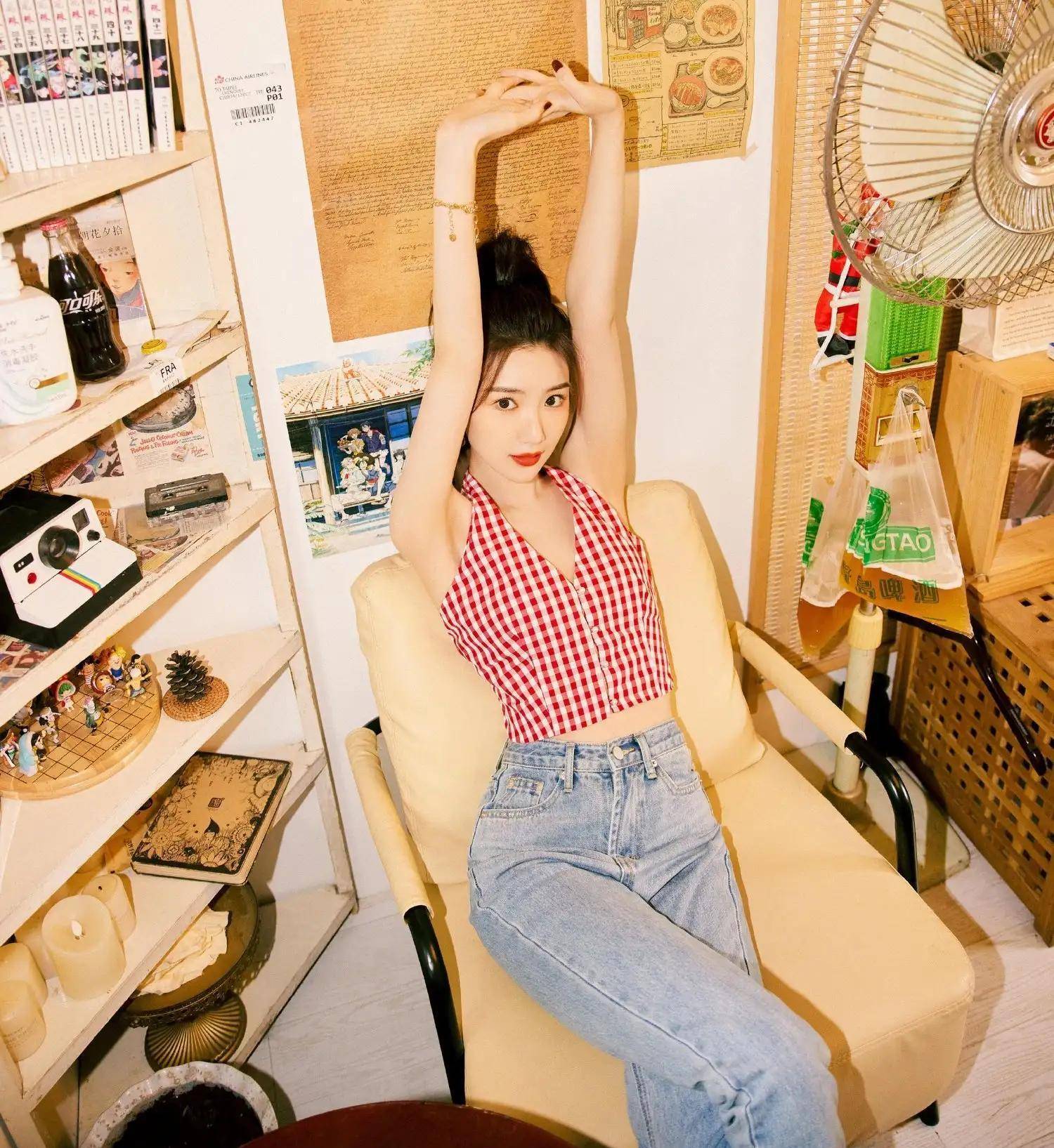 好想给造型师毛晓彤加个鸡腿,她的每一个造型都惊艳又大胆挑战_时尚