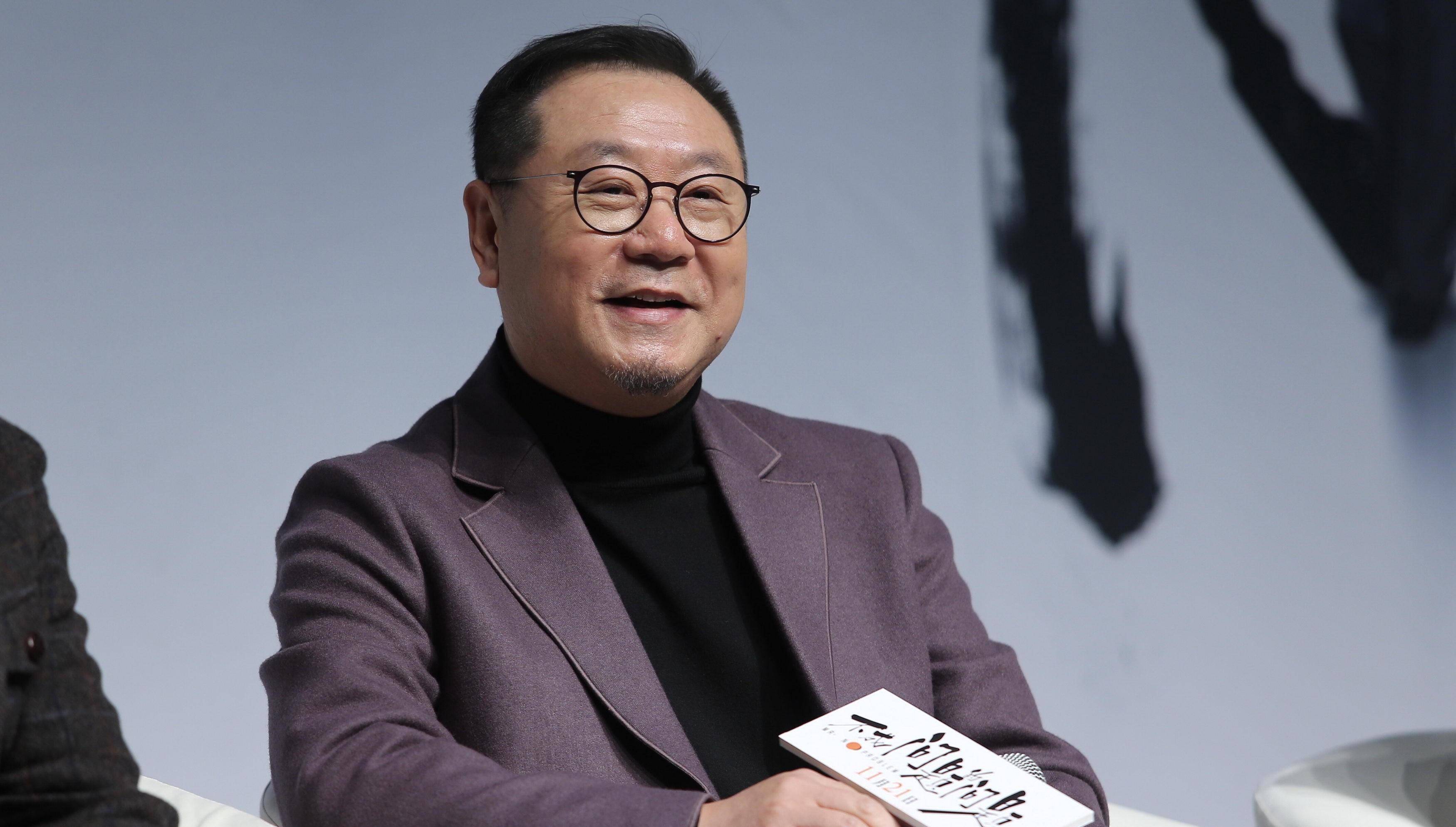 征服了亿万观众的范伟,如今已经60岁了_相声_表演_父亲