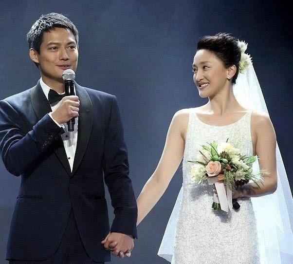 出道以来周迅曾与李亚鹏,李大齐等人谈过恋爱.