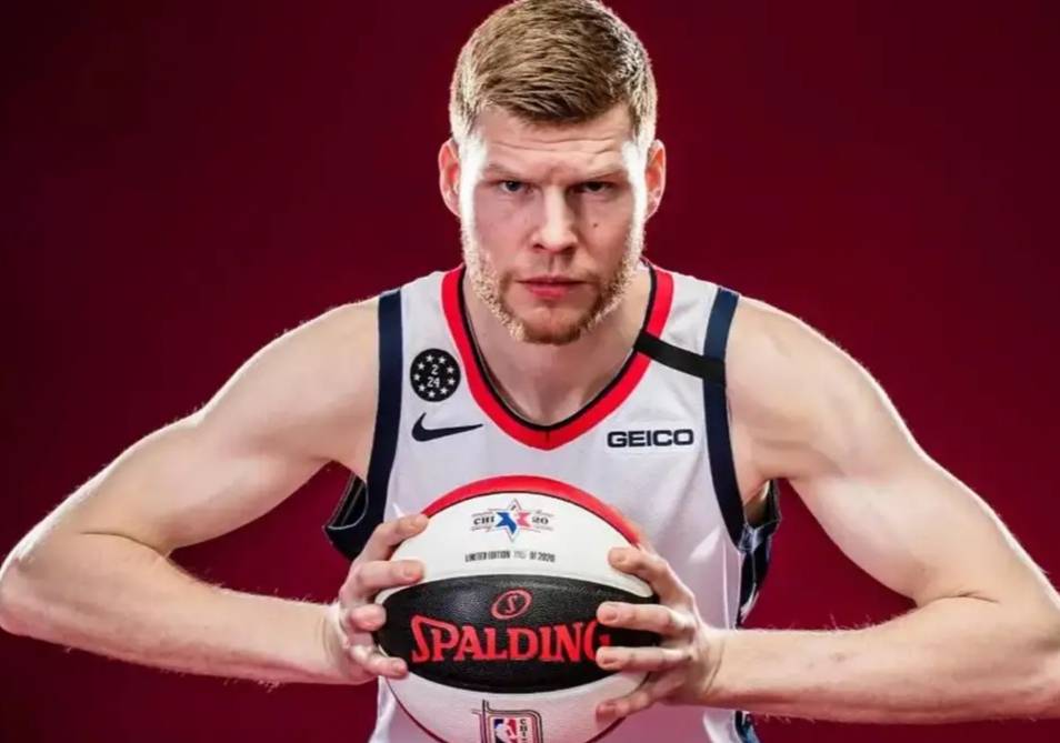 2换1交易达成,全美第一辅佐东契奇!_贝尔坦斯_莱夫利_防守