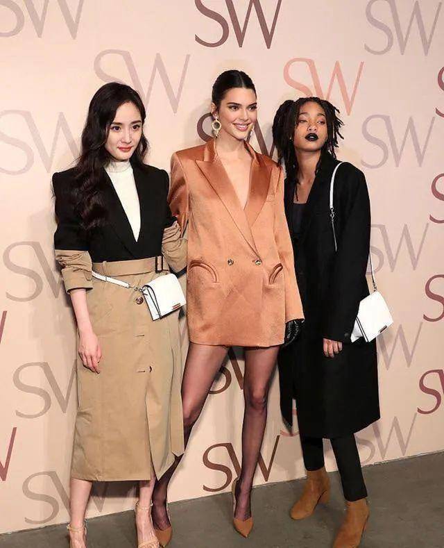 詹娜错把西装当裙穿!一旁的杨幂差太多!网友不买账!_漂亮_形象_问题