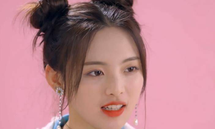 原文《平行时空遇见你》:杨超越和侯明昊谈恋爱?