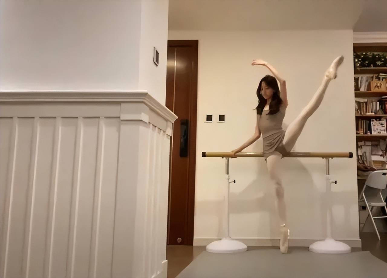上海10岁女孩在书房跳芭蕾,身段优雅,一舞"挖"出多少底层家庭_家长