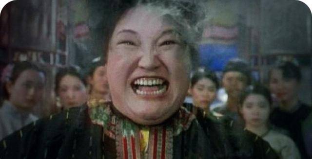 在周星驰剧中,二人凭借凶悍表情走红,一人已不在,她隐婚嫁富豪_苑琼丹