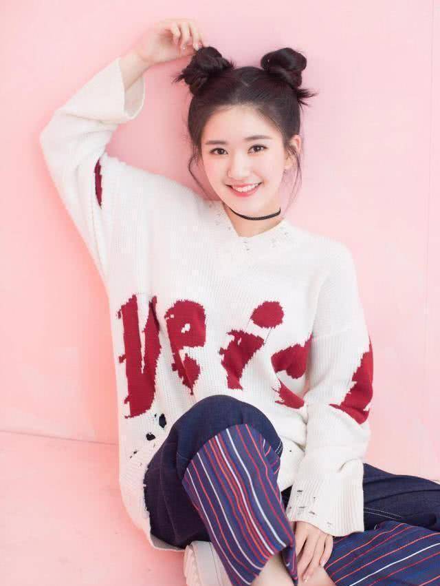 赵露思古装肉嘟嘟甜美可人,现代娇羞羞清纯萌妹,双丸子头可爱爆_个性