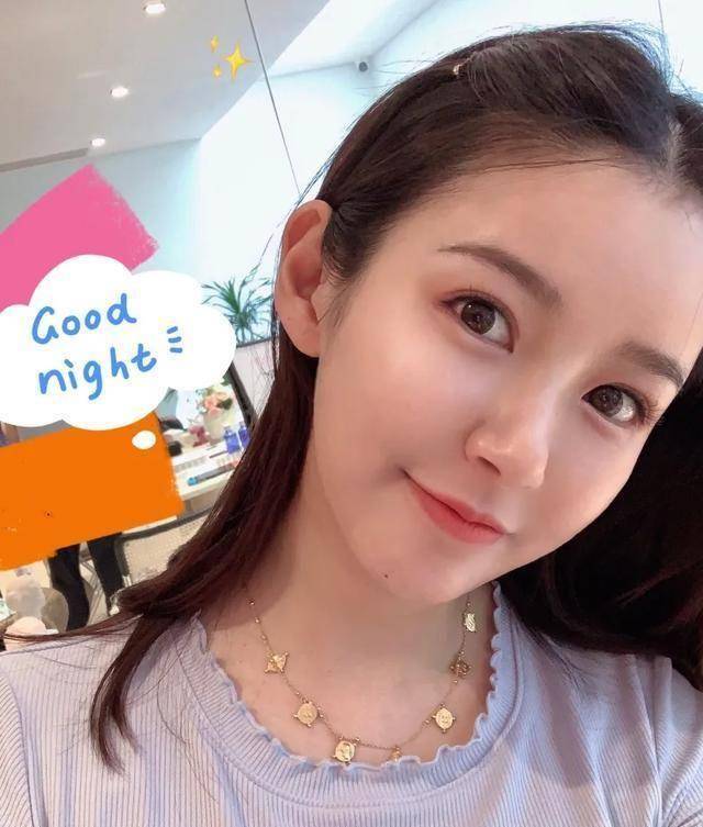 张子萱大方秀自拍,辣妈身材引关注,网友却迷惑她的脸又不一样了_陈赫