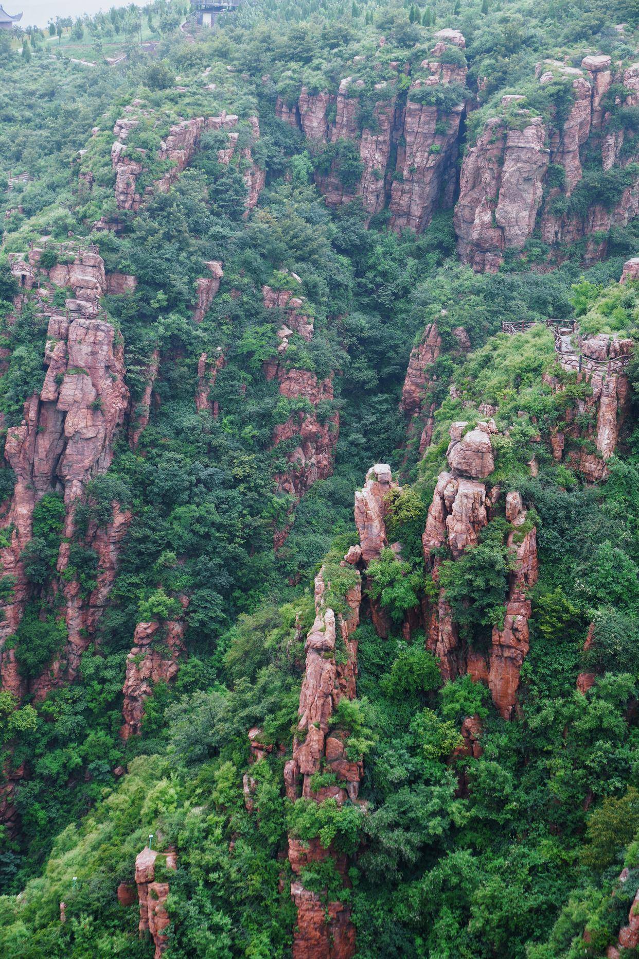 伏羲山自然风景辽阔秀丽,也有着深厚的历史文化底蕴