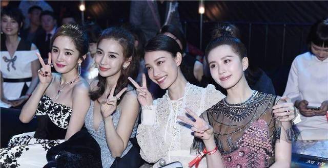 "四小花旦"罕见合体,杨幂可爱,倪妮搞怪,baby的低胸最抢镜!
