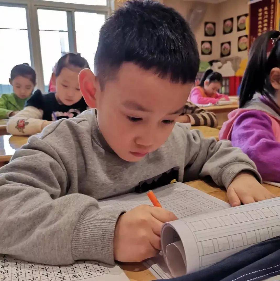 原创            高考出现“神仙字体”，一笔一划、整洁清晰，自律的孩子有多棒-高考什么字体最吃香