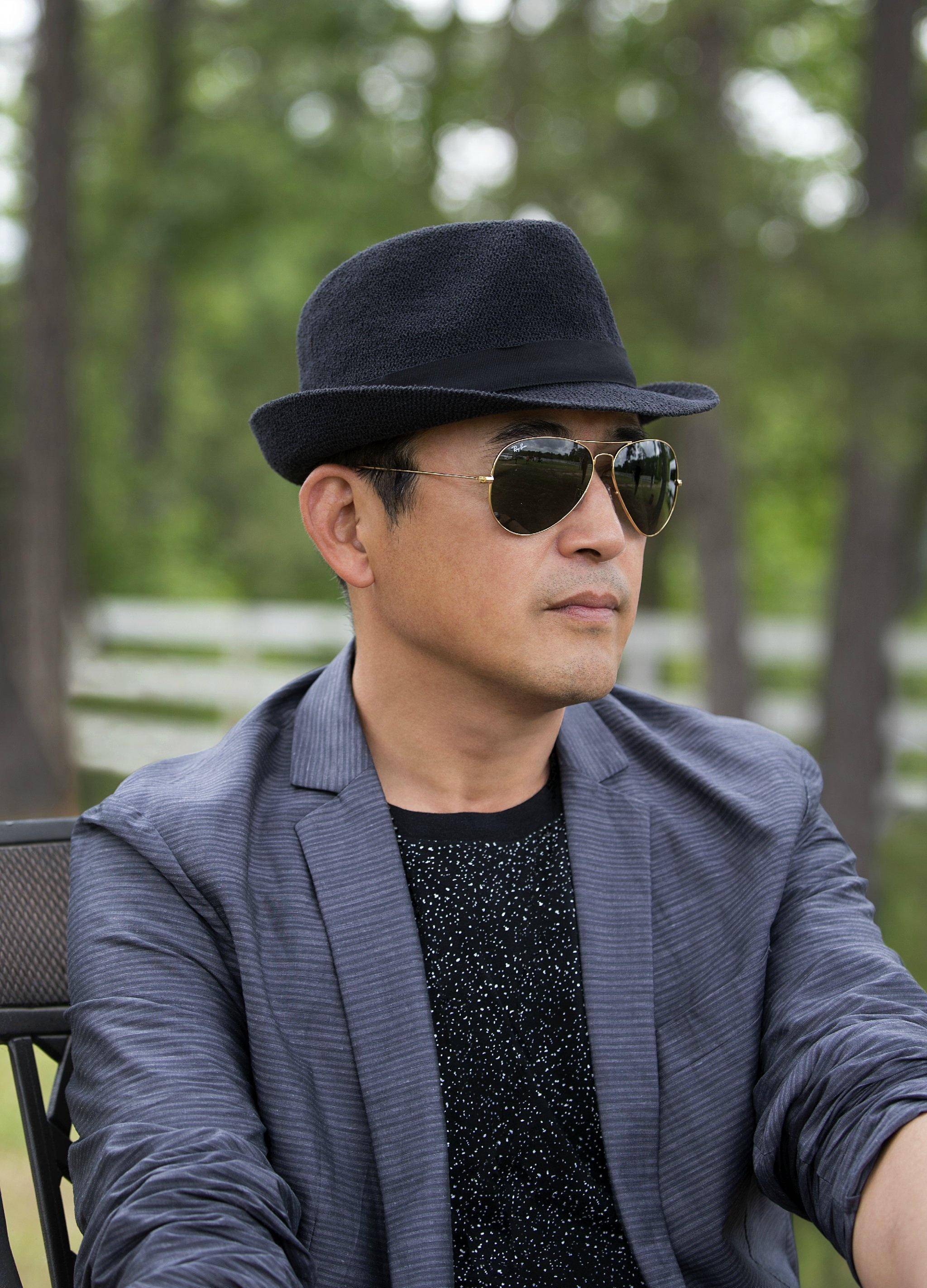 《扫黑风暴》王志飞:父母是聋哑人,如何培养出大明星儿子?