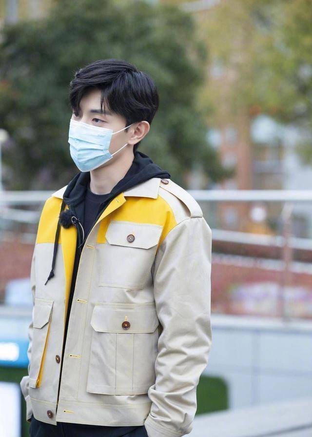 《极挑6》路透,热巴邓伦《1001夜》后同框,张艺兴边录边吃糖_迪丽热巴