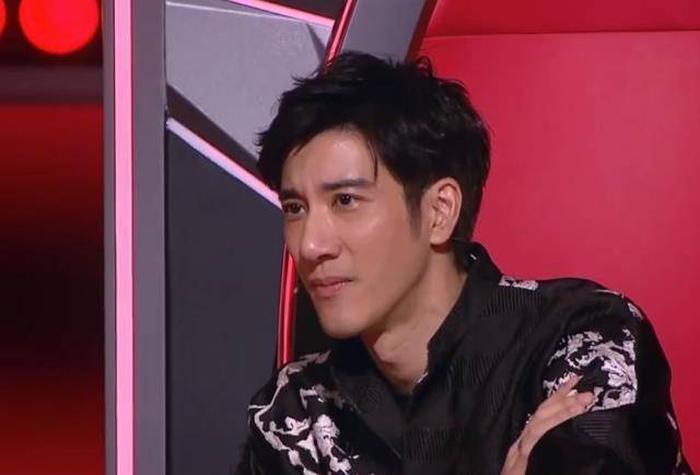 女歌手上《中国好声音》遭遇尴尬,四导师都不转身_纪晓君_王力宏_哈林