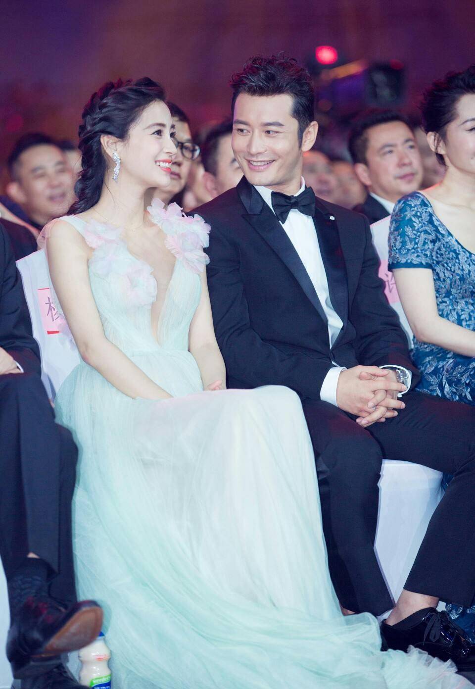 小海绵穿上万鞋子露正脸,被赞颜值高_杨颖_事业_时尚