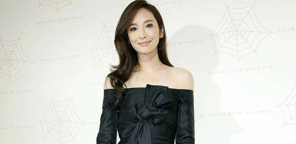 4宝辣妈吴佩慈庆生被摸肚 她亲解肚皮状态_生日_肚子_动态