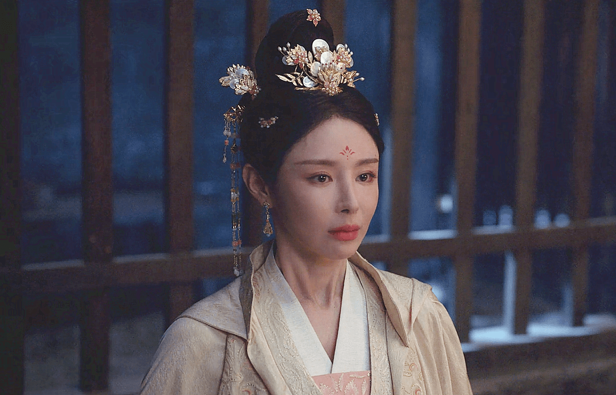 在顾九思的指点之下得到了证据,敲响登闻鼓,然而她却被云裳公主刁难