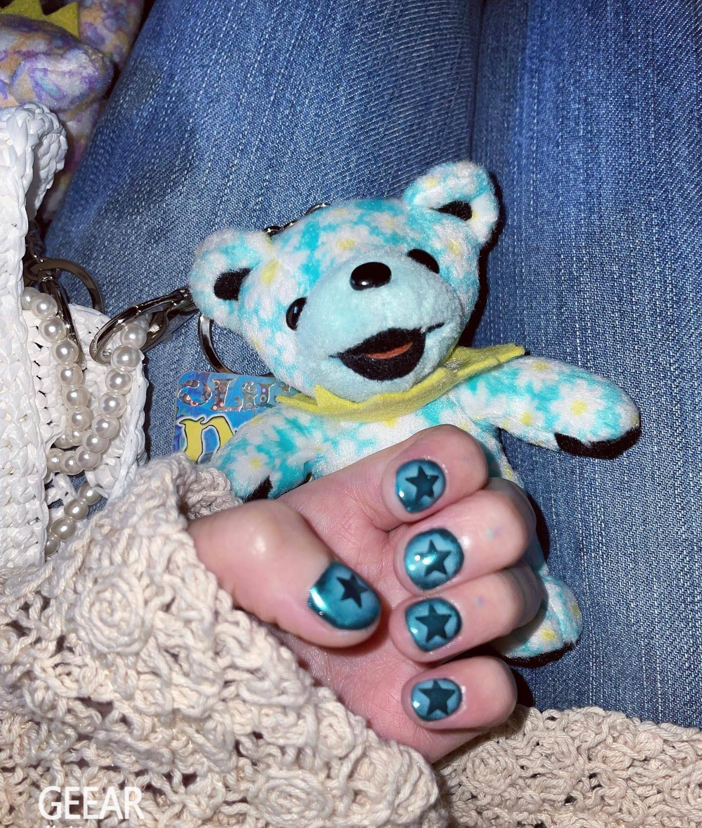 新衣触手可及:泫雅秀出5款清凉夏日造型!_美甲_指甲_颜色