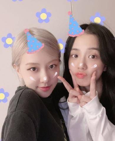 blackpink金智秀生日,jennie朴彩英为其庆生,画面高甜姐妹情深_照片