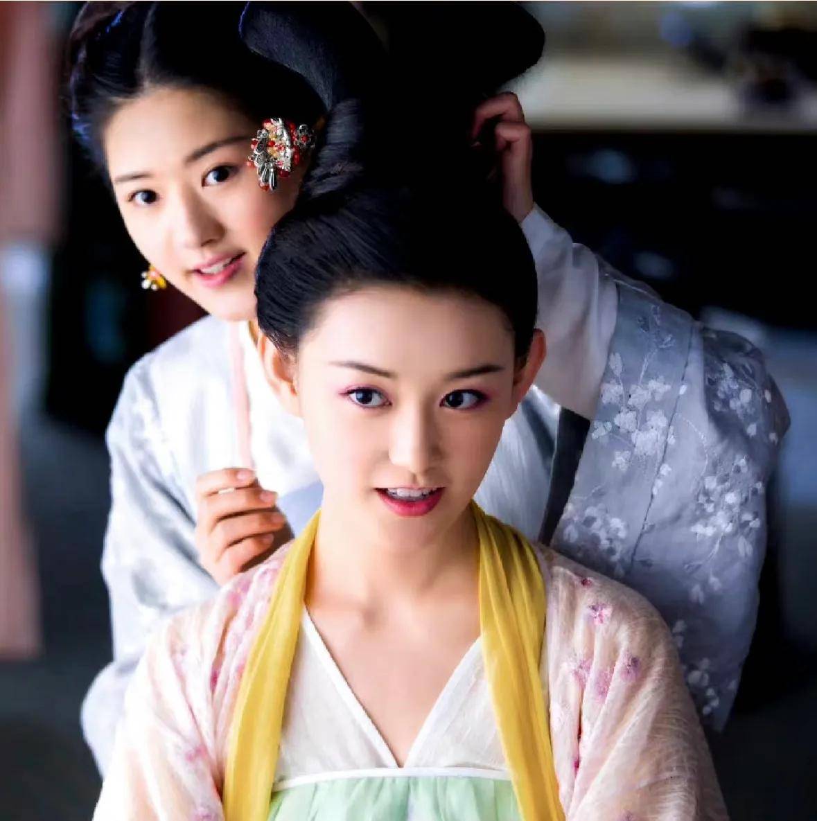 娱乐圈四大美女霸屏无处不在,娱乐圈真的没有人吗?_赵露思_白鹿_杨紫